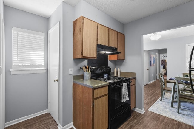 Cook and entertain in style in the fully equipped kitchens at Lakeland East Apartments in Flowood, MS. Managed by Highlands Vista Group.
