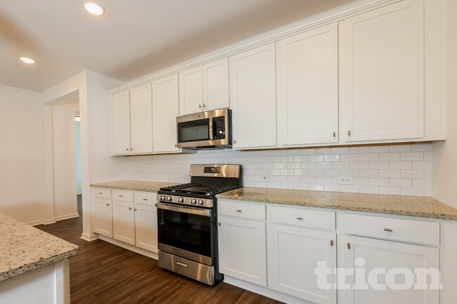 Photo - 117 Everett Sq