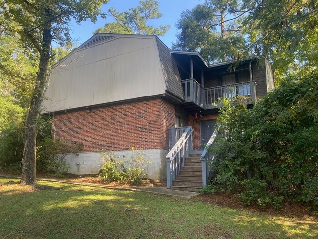 Building Photo - 2261 Claremont Ln Rental