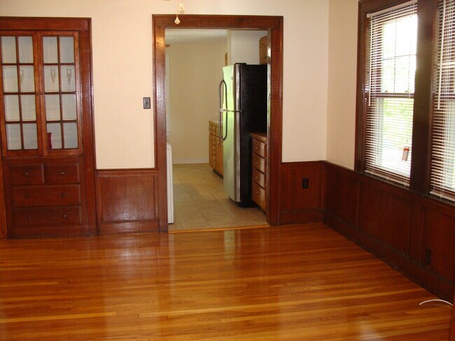 Building Photo - 66 Brock St Unit 1 Rental