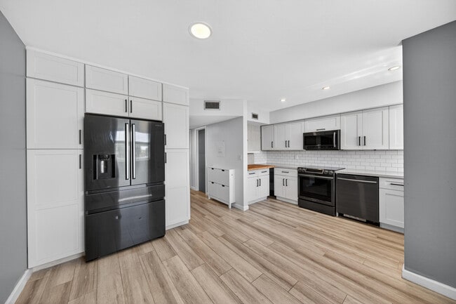 Photo - 505 NE 20th Ave Unit 209