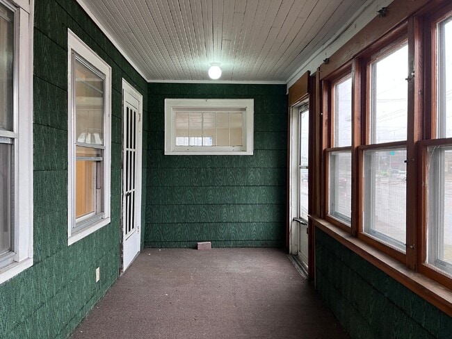 Photo - Charming 3-Bedroom Home in Menasha, WI with Spacious Layout!