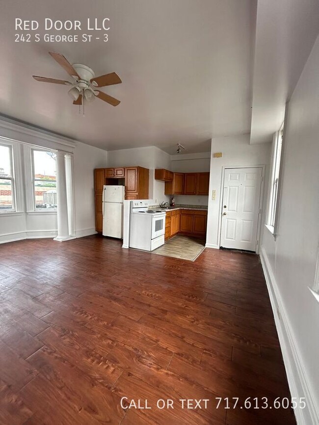 Building Photo - 242 S George St Unit 3