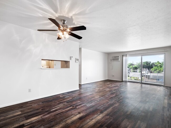 Photo - Cross Creek Apartments