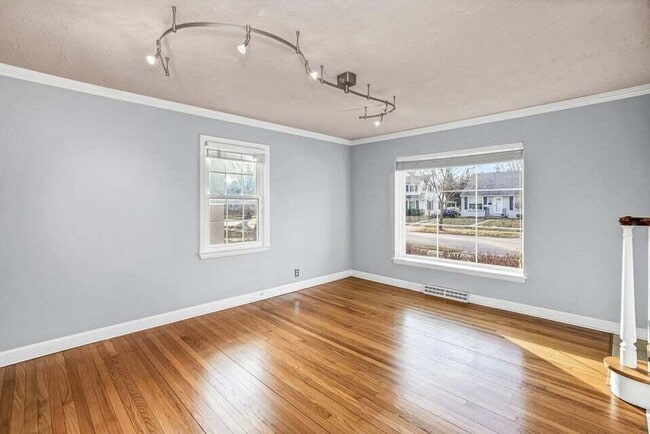 Photo - 5160 N Bay Ridge Ave