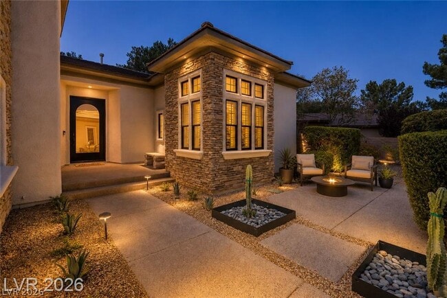 29 Desert Highlands Dr