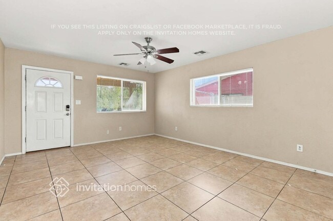 9016 E Gary Ln