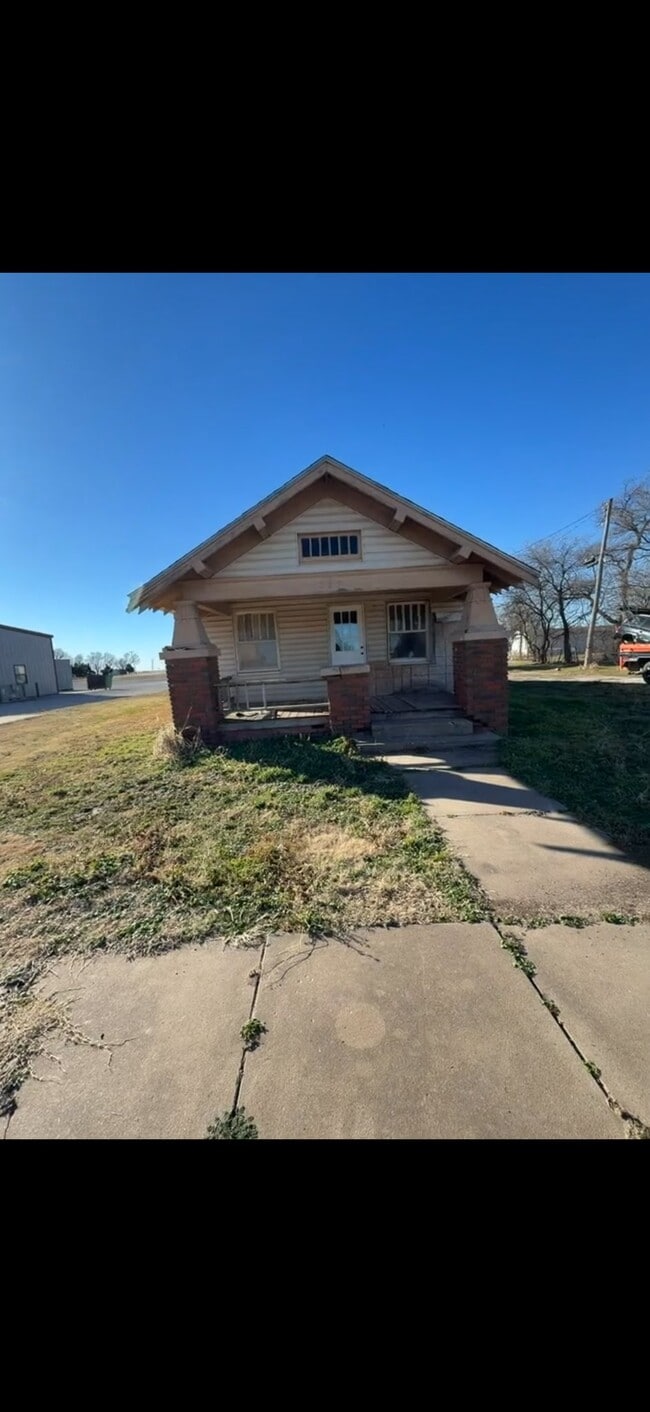 715 Comanche St