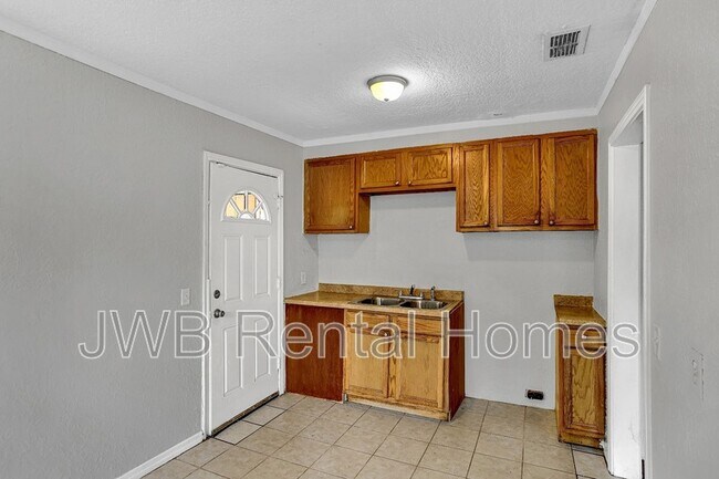 Photo - 3803 Gladys St