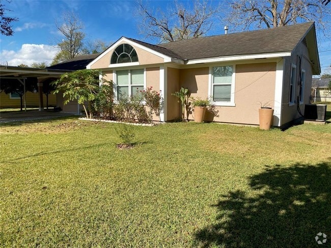 Building Photo - 1301 Bayswater Dr Rental