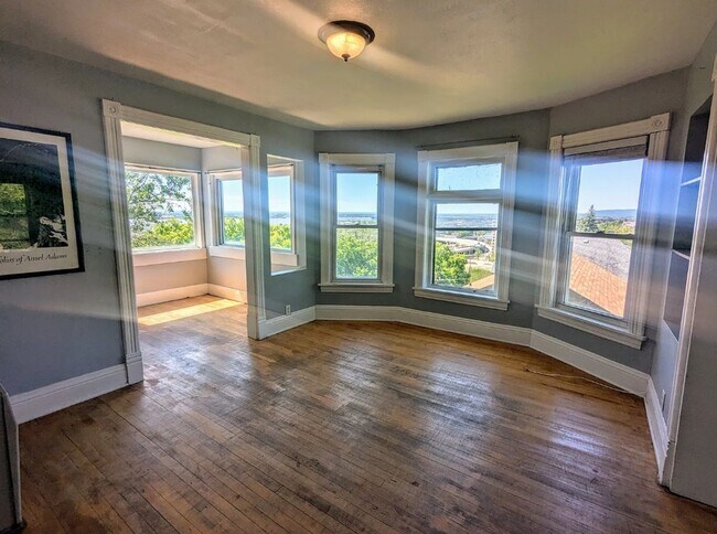 Photo - 1802 W 3rd St Unit 2 Upper