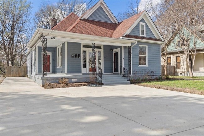 Building Photo - 227 N Willett St