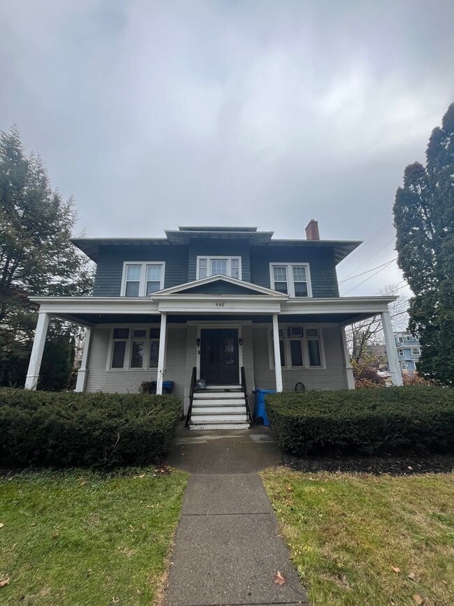 Photo - 1 Manning Blvd Unit 1 Manning Right