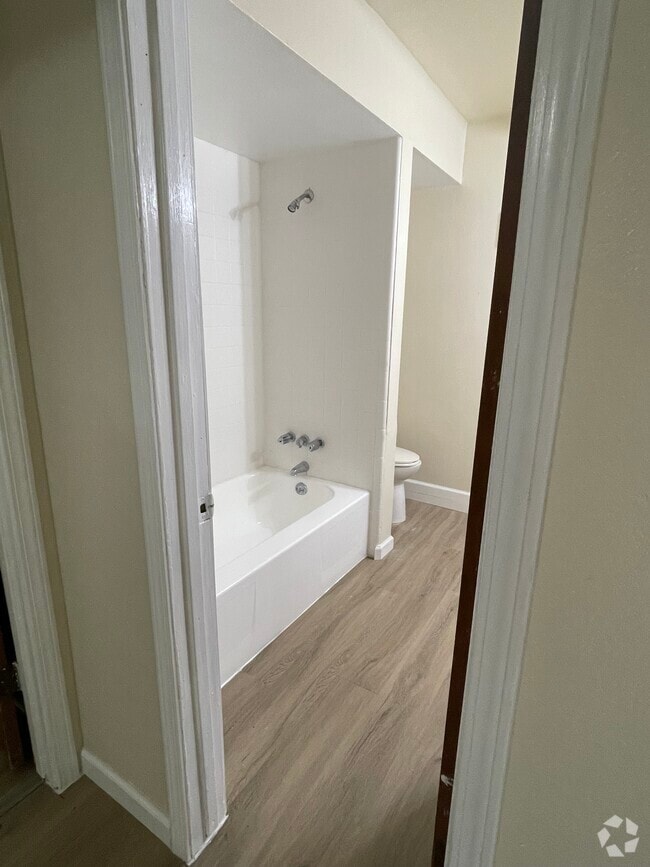 Building Photo - 675 Wooddale Blvd Unit 111 Rental