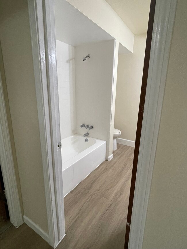 Building Photo - 675 Wooddale Blvd Unit 111 Rental