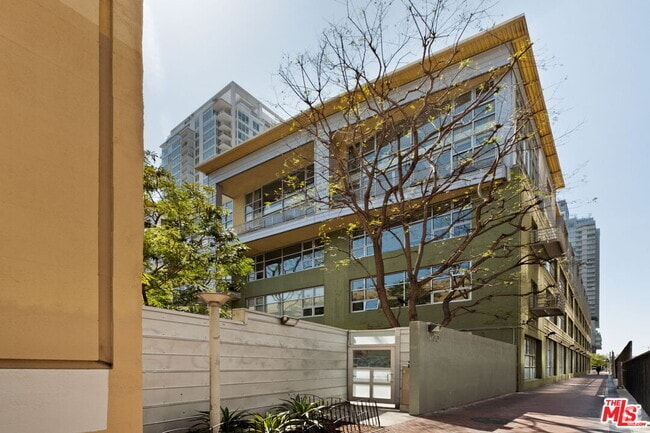 Building Photo - 1130 Flower St Unit 118 Rental