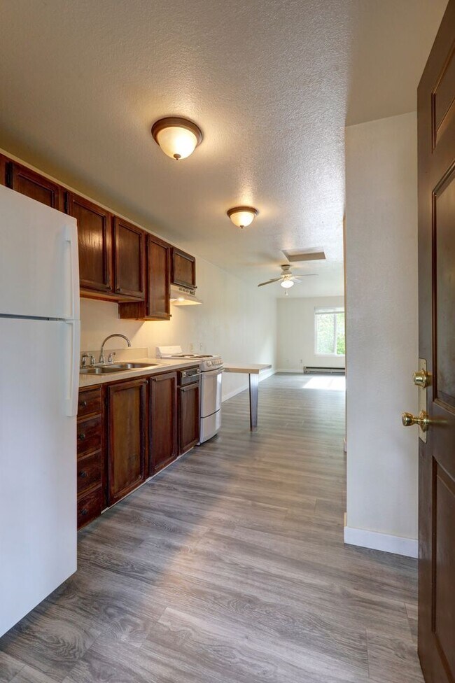 Photo - $500 Visa Card Plus 1 Month Free!! Nice Corner Unit Studio Apartment, Great Location! Unit 6