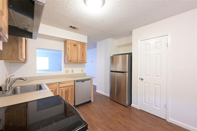 Photo - 319 W William Cannon Dr