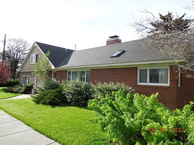 Building Photo - 1420 W Koch St