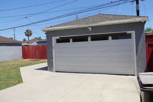 12208 Burl Ave