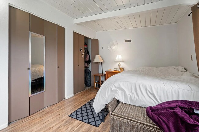 Photo - 3220 Clark St Unidad 3222 S. Clark St