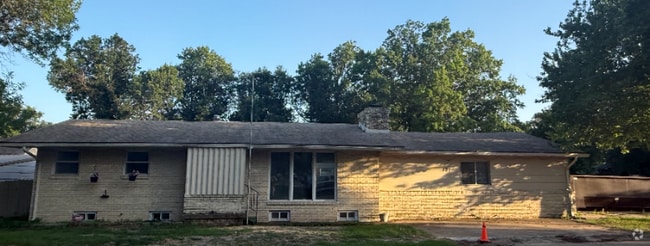 Building Photo - 327 W 3rd Ave Rental