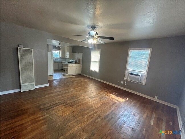 Photo - 671 Roosevelt St