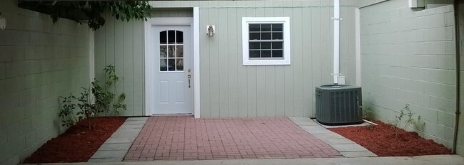 Building Photo - 900 Brotherhood Rd Rental