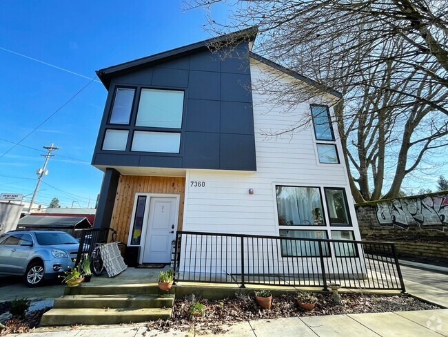 Building Photo - Newly Built Condo with Washer/Dryer in Uni...