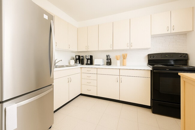 Photo - 6300 N Sheridan Rd