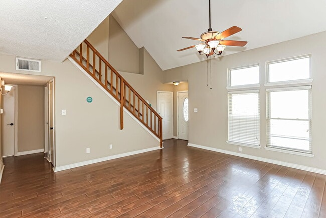 Photo - 511 Rosewood Ln