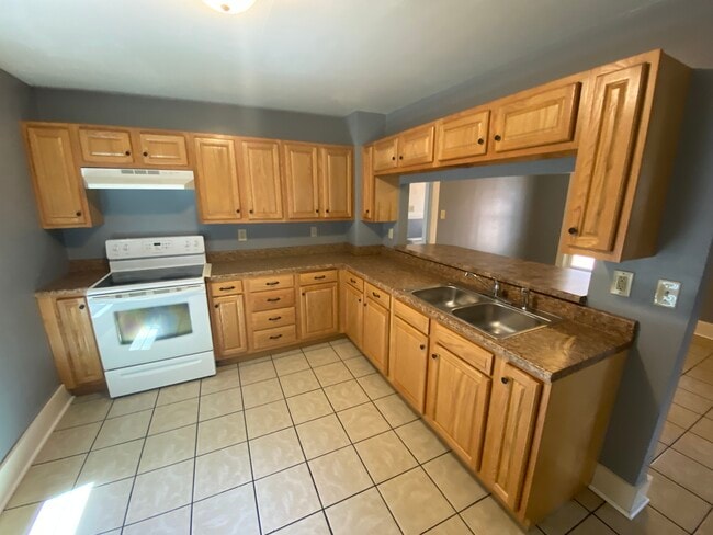 Photo - 711 W 7th St Unit 711 West 7th 2nd Floor Flat