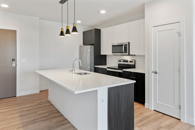 Photo - 5945 6th Ave Unidad 413