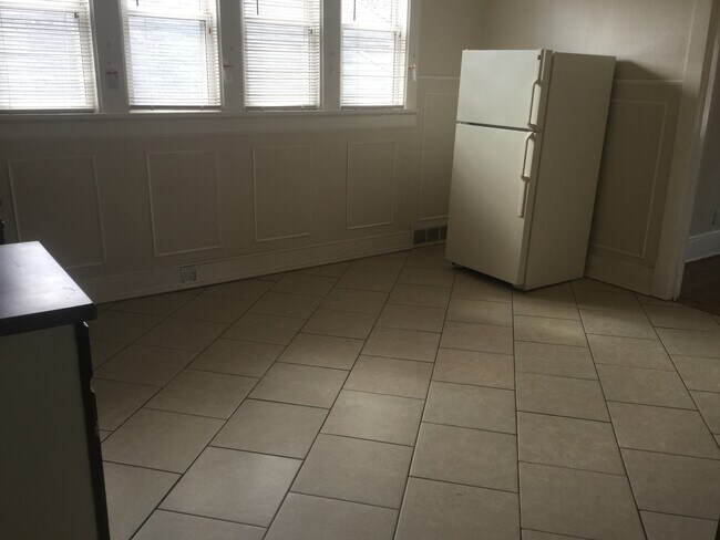 Building Photo - 4368-4368A N 17th St Unit upper