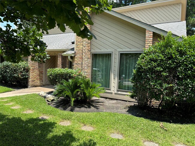 Photo - 15702 Oxenford Dr