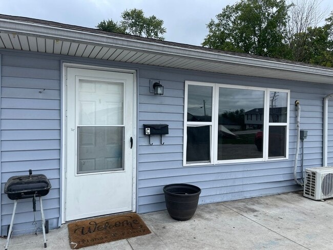 Photo - 1 Bed 1 Bath Apartment For Rent in TROY, MO Unit APT C