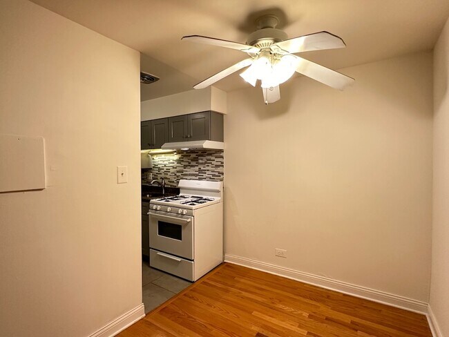 Photo - 3732 N Pine Grove Ave Unit A01W