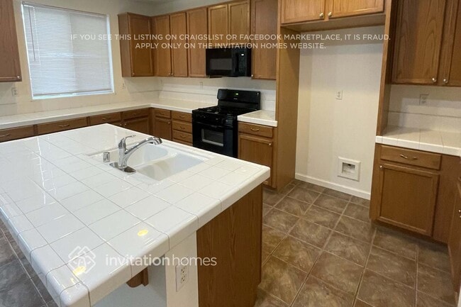 Photo - 865 Devonshire Ln