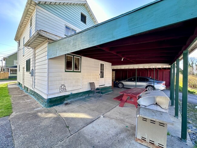 411 Bartram Ave