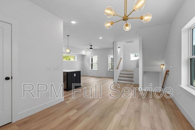 Photo - 1241 N Avondale Cir