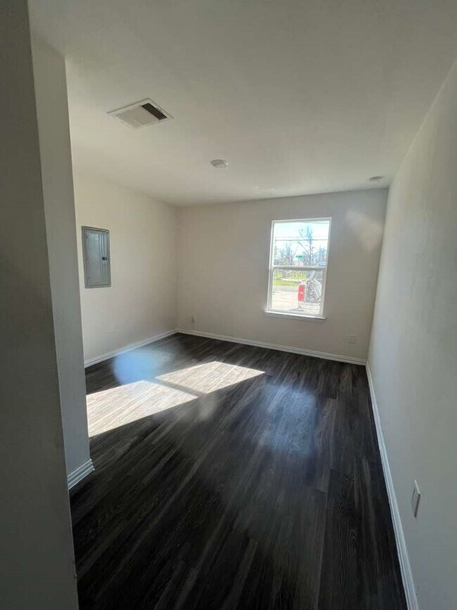 Photo - 7929 Ethel St