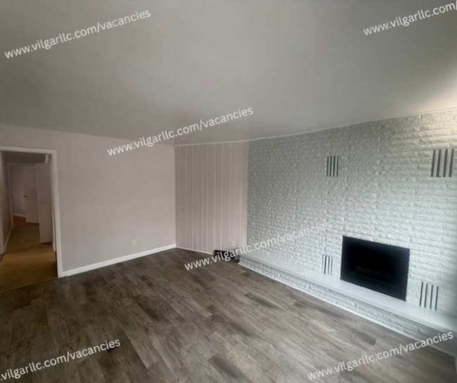 Building Photo - Updated 2-Bedroom • 1-Bathroom Home