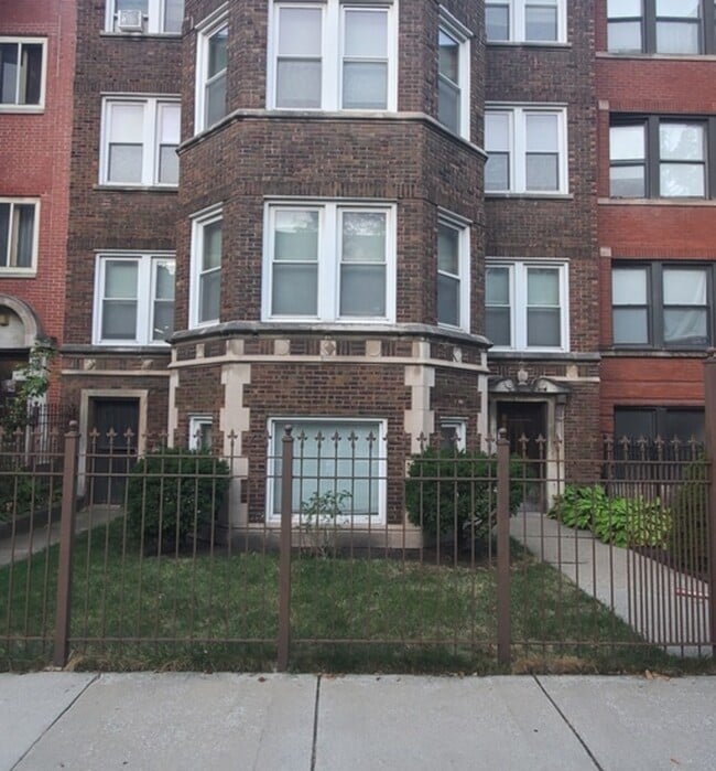 Building Photo - 7306 S Oglesby Ave Unit 2