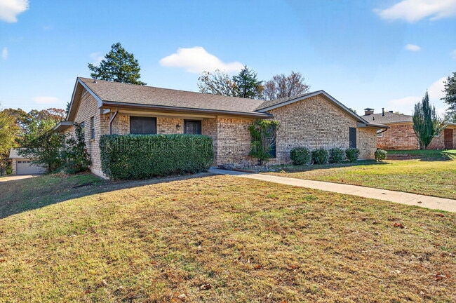 Photo - 3014 Jennifer Ave