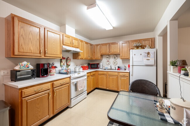 1BR, 1BA - 694SF - Kitchen
