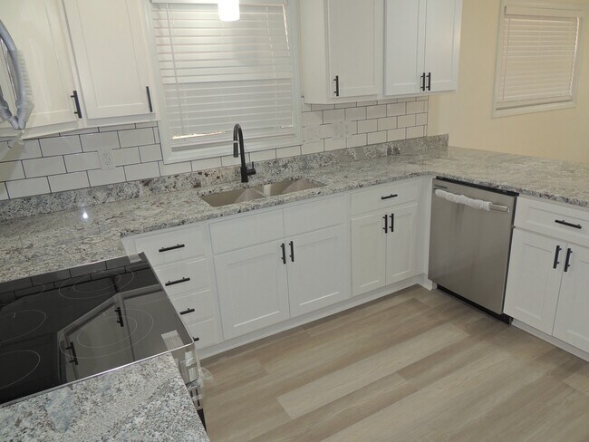 Photo - 2025 Womble Dr