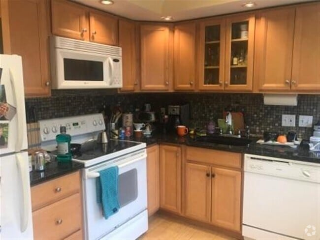 Building Photo - 60 Hamilton St Unit 1 Rental