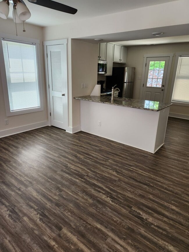 Photo - 2 Bed Modern Townhouse-Blackstone Convenient to Pickett