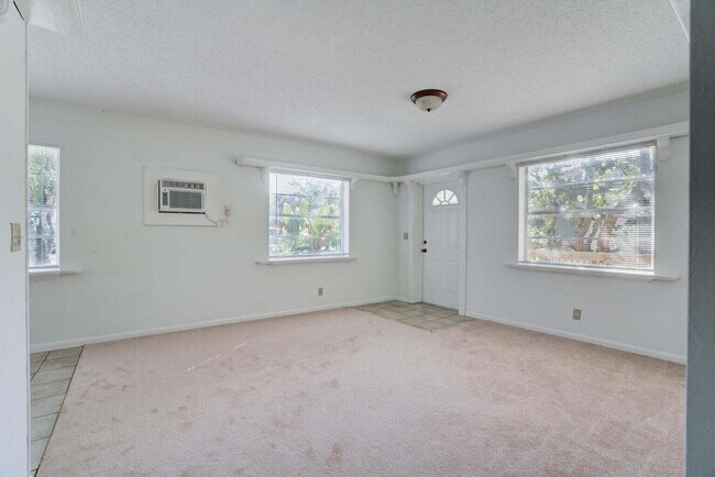 Photo - 700 N Hepburn Ave