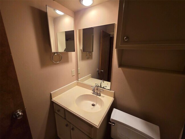 Photo - 1615 Hazelwood St Apartment Unit B